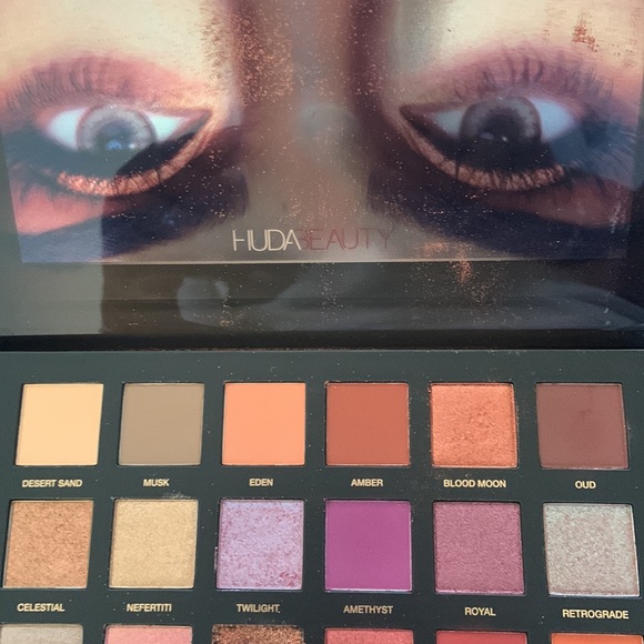 HUDA BEAUTY Desert Dusk Palette - Picture 3 of 4